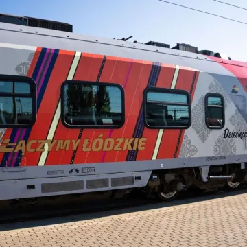 Folkowy pociąg ŁKA „Dziesięciolatek”