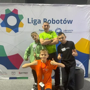 Szkoły z powiatu radomszczańskiego na Turnieju Ligi Robotów
