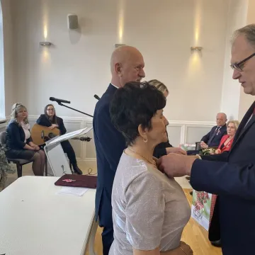 Razem przez pół wieku. Medale trafiły do dziesięciu par