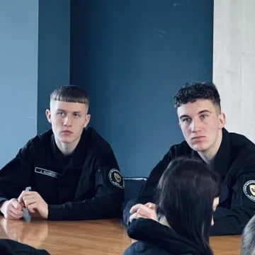 Uczniowie „mechanika” z wizytą w KPP w Radomsku