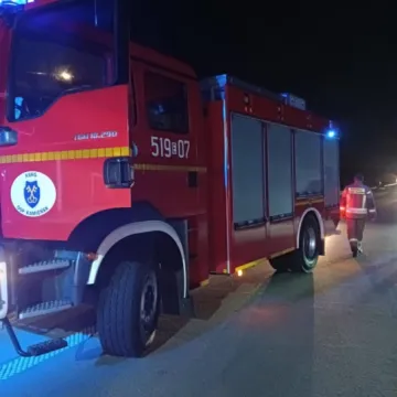 Pożar ciężarówki na A1. Nocna akcja strażaków pod Radomskiem