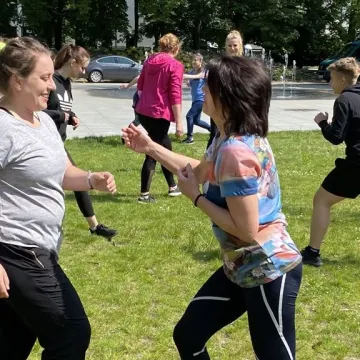 Żołnierze uczą w Radomsku kobiety podstaw samoobrony