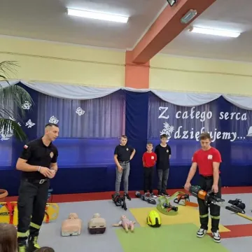 Strażacy z Kamieńska uczyli pierwszej pomocy