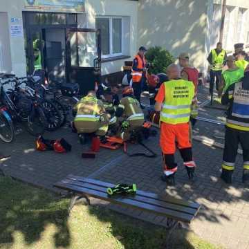 Ewakuacja ZSP 1 w Radomsku. Był pożar, strzały i osoby ranne