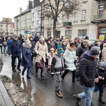 [WIDEO] Orszak Trzech Króli 2025 w Radomsku. „Kłaniajcie się królowie!”