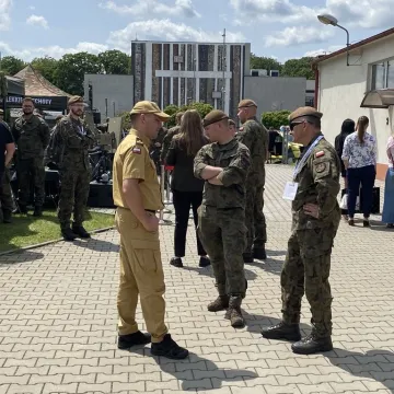 Symulacja wypadku i zarządzanie kryzysowe. Trening 9. Łódzkiej Brygady OT w Radomsku