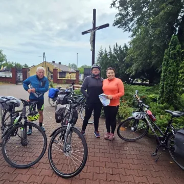 Rowerzyści z Radomska nie zawiedli. Mimo deszczu pojechali na pielgrzymkę