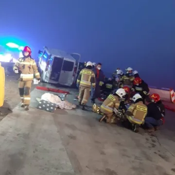 DK1: wypadek busa w okolicach Radomska. 5 osób rannych