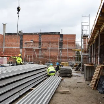 Zobacz, jak powstaje hala sportowa w Kamieńsku