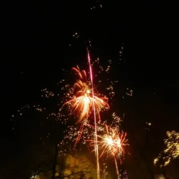 Noworoczne fajerweki na placu 3 Maja