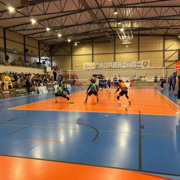 Zacięta walka w Radomsku. METPRIM Volley pokonuje Resursę Łódź po tie-breaku