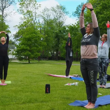 Mamy ćwiczyły jogę