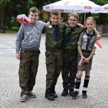 Dzień Flagi z harcerzami
