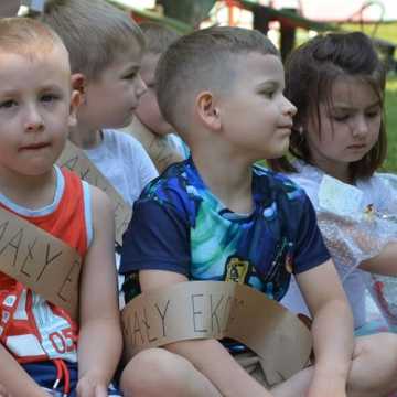 Dzieci z przedszkola na 10 w Radomsku znają się na modzie - ekologicznej