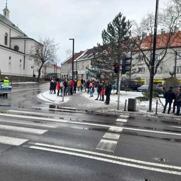 [WIDEO] Orszak Trzech Króli 2025 w Radomsku. „Kłaniajcie się królowie!”