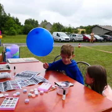 Strażacki piknik rodzinny w Dąbrówce zintegrował mieszkańców
