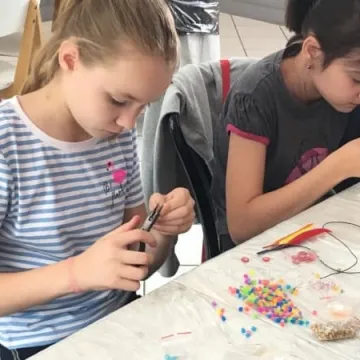 Warsztaty tworzenia biżuterii w MDK