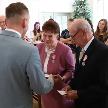 Złoci małżonkowie uhonorowani medalami