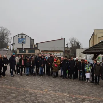 Wybrali się w podróż za jeden uśmiech...