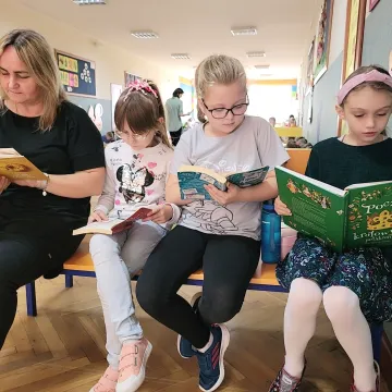 „Przerwa na czytanie”. Bicie rekordu w czytaniu na przerwie w „Siódemce”