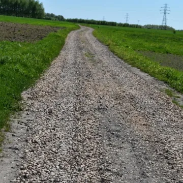 Gm. Kamieńsk: trwa utwardzanie dróg gruntowych
