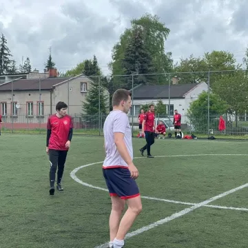 Żubry i Online Team z kompletem punktów w Lidze „Szóstek” w Radomsku