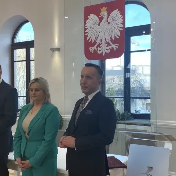 Sześć par uhonorowanych medalami za długoletnie pożycie małżeńskie