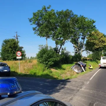 [AKTUALIZACJA] Gm. Ładzice: dwa samochody dachowały