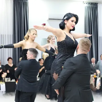 Studniówka uczniów „Drzewniaka” w Kobielach Wielkich