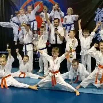 Pięć medali dla karateków z 