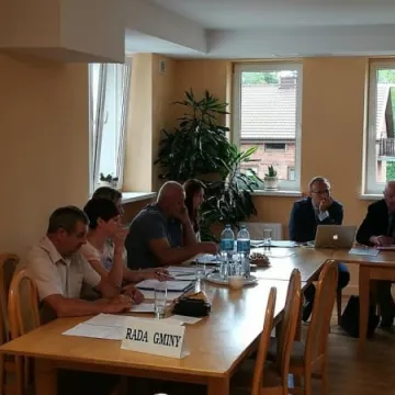 W Dobryszycach wójt bez absolutorium