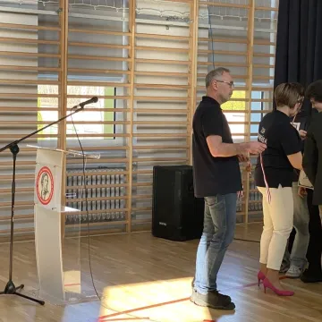 Foto budka, pokazy, poznawanie szkoły. Dzień  Otwarty w ZSP w Kamieńsku