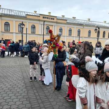 [WIDEO] Orszak Trzech Króli 2025 w Radomsku. „Kłaniajcie się królowie!”