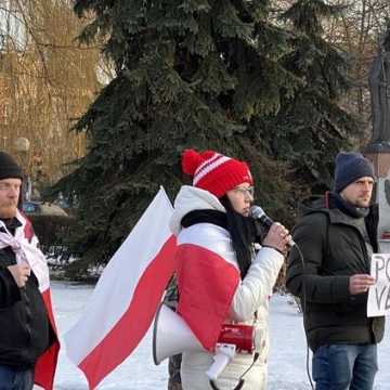 „Zjednoczeni dla Wolności” protestowali w Radomsku przeciwko rządowym obostrzeniom