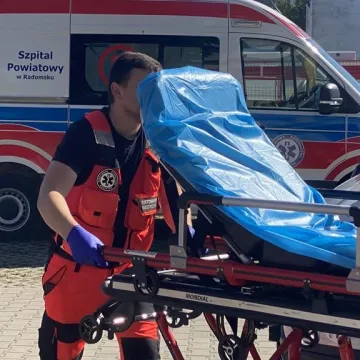 Ewakuacja ZSP 1 w Radomsku. Był pożar, strzały i osoby ranne