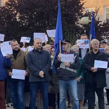 Prounijna manifestacja w Radomsku: „Zostajemy”, „Zostajemy”!