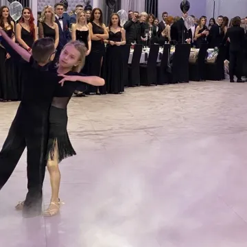 Szampańska zabawa studniówkowa ZSE w Radomsku