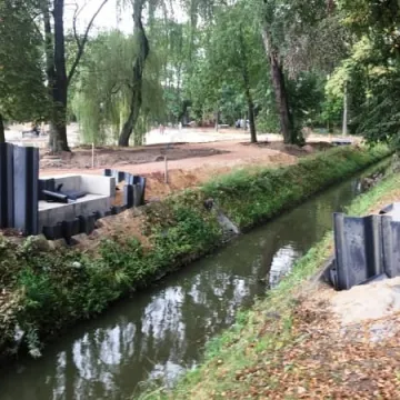 Trwa rewaloryzacja parku Świętojańskiego