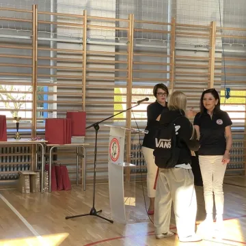 Foto budka, pokazy, poznawanie szkoły. Dzień  Otwarty w ZSP w Kamieńsku