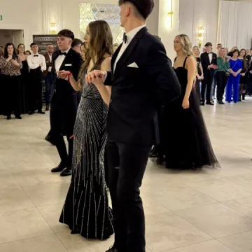 Odliczanie do matury rozpoczęło się eleganckim balem w LO Przedborzu