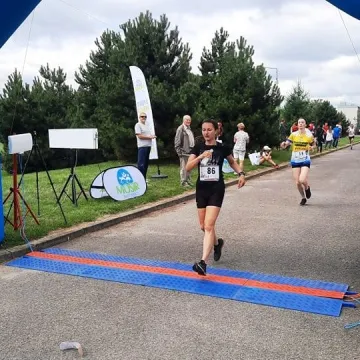 Ponad setka biegaczy stanęła na starcie biegu ulicznego w Radomsku