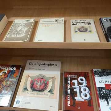 Wystawa „Listopadowe dni - 1918”  dostępna w Miejskiej Bibliotece Publicznej w Radomsku