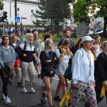 Podróż wiary. Pielgrzymi z Radomska w drodze na Jasną Górę