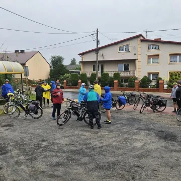 Rowerzyści z Radomska nie zawiedli. Mimo deszczu pojechali na pielgrzymkę