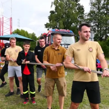 Strażacki piknik rodzinny w Dąbrówce zintegrował mieszkańców