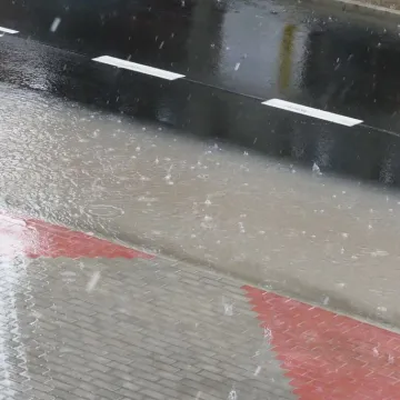 Grzmi, ulewnie pada nad Radomskiem