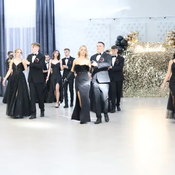 Studniówka uczniów „Drzewniaka” w Kobielach Wielkich