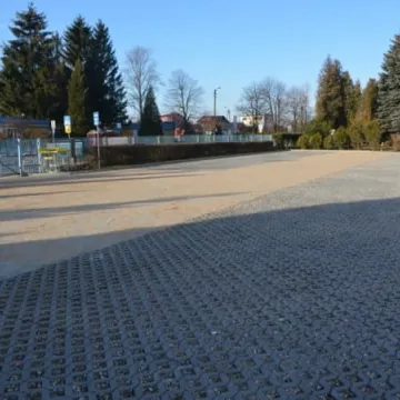 Nowy dziedziniec szkolny