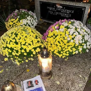 Antyrządowe ulotki na grobie rodziców poseł Anny Milczanowskiej