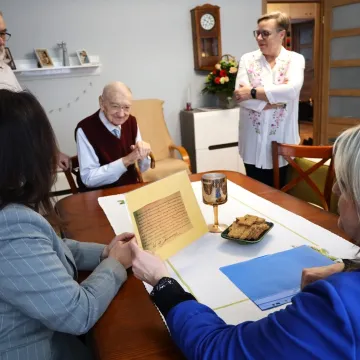 100 lat życia pełnego pracy, pasji i rodziny. Pan Marian obchodzi setne urodziny